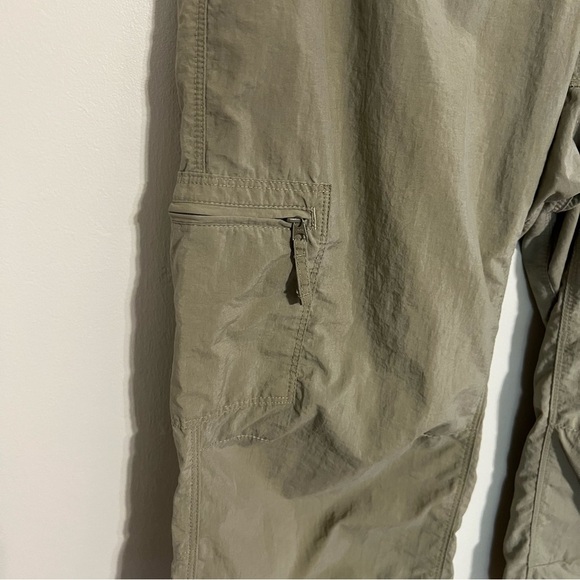 The North Face Women’s Cargo Hiking Capris Olive Green size 4 - Picture 3 of 10